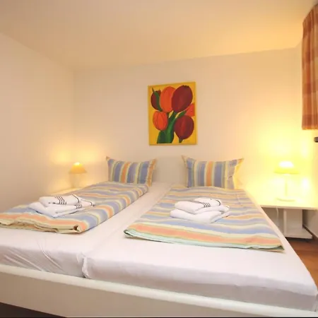 Luettmarsch 13_ Whg_ 2 דירה *